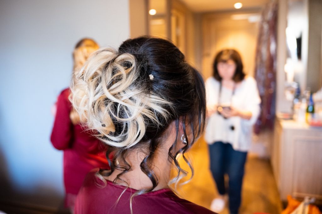 How do you become a wedding videographer?