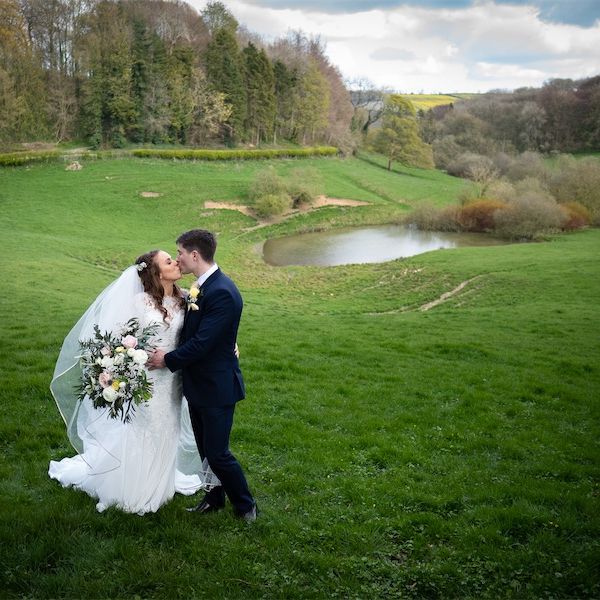 Stabilising your wedding video at Natasha and Matt’s wedding on a farm - image 2